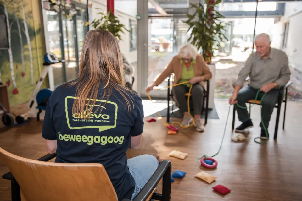 een visspel spelen samen met de beweegagoog