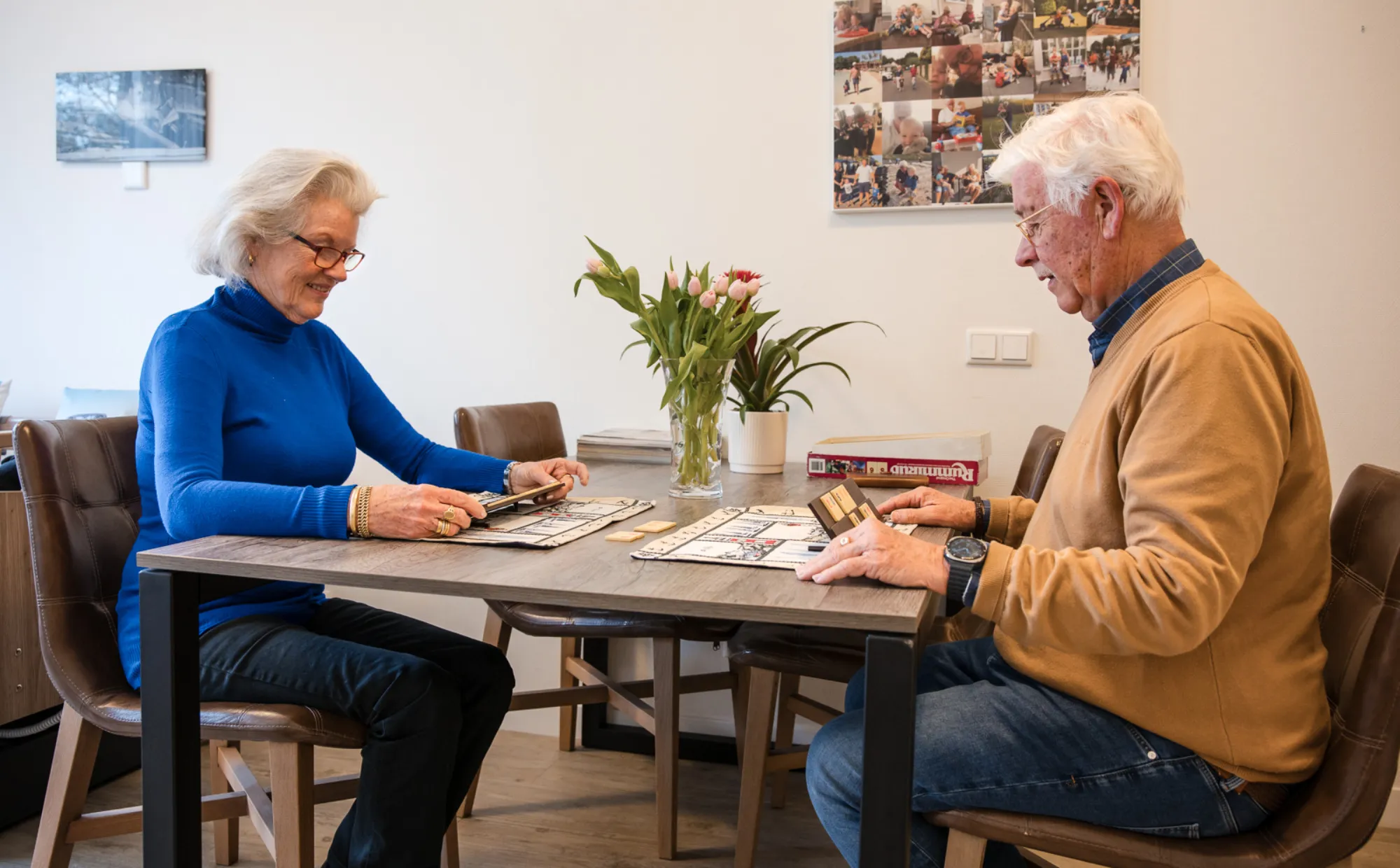 mantelzorgers spelen spelletje
