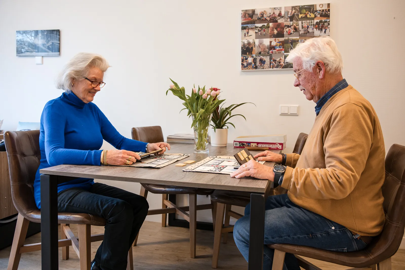 mantelzorgers spelen spelletje