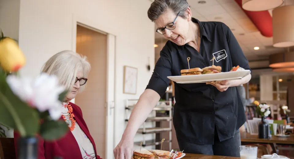 Brasseriemedewerker en bewoner