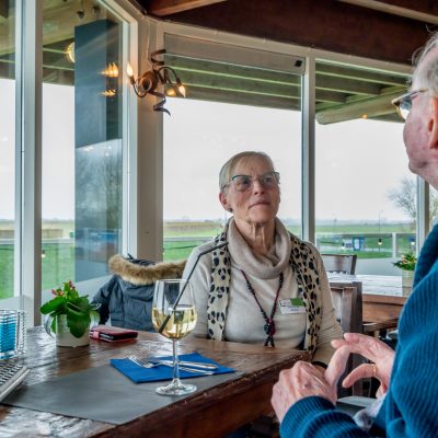  “De  hele  week verheugt hij zich op ons uitstapje”